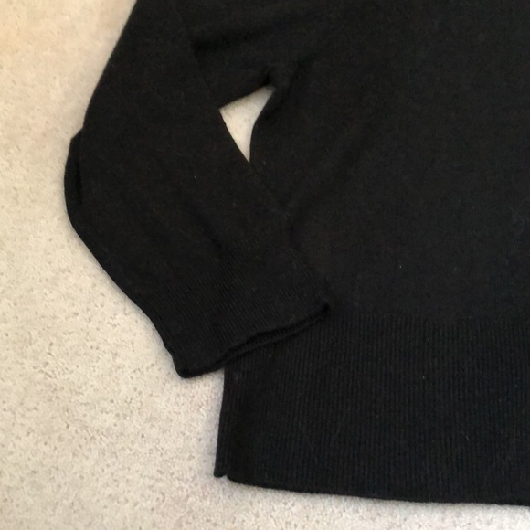 Ann Taylor cropped sweater! - Picture 4 of 5